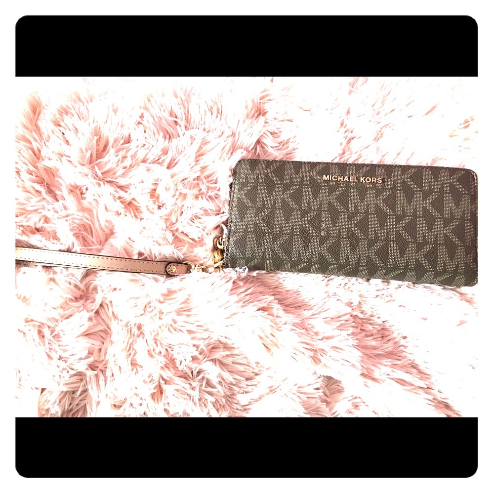 Authentic Michael Kors Logo Wallet Wristlet